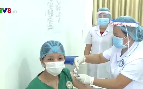 Gia Lai: Tiêm vắc xin cho lực lượng tuyến đầu chống dịch