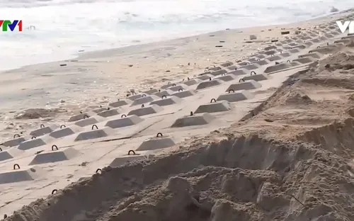 Kè chống sạt lở bờ biển hàng trăm tỷ đồng bị hư hỏng