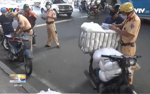 TP.HCM: Người dân vẫn sử dụng xe cũ nát