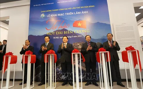 Triển lãm ảnh "Tự hào một dải biên cương"