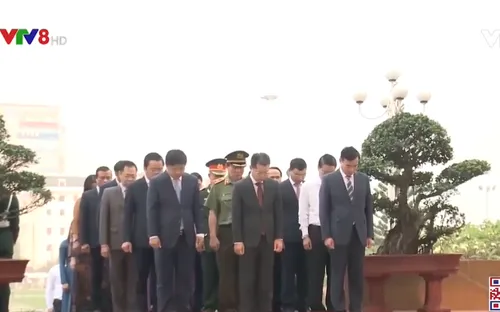 Đà Nẵng: Dâng hoa, viếng nghĩa trang nhân kỷ niệm ngày giải phóng