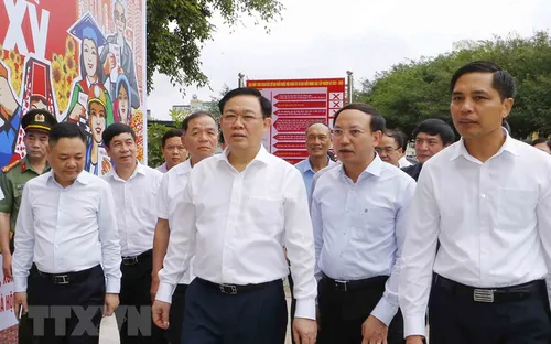 Chủ tịch Quốc hội kiểm tra công tác chuẩn bị bầu cử