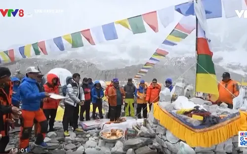 Hướng dẫn viên người Nepal chinh phục đỉnh Everest lần thứ 25