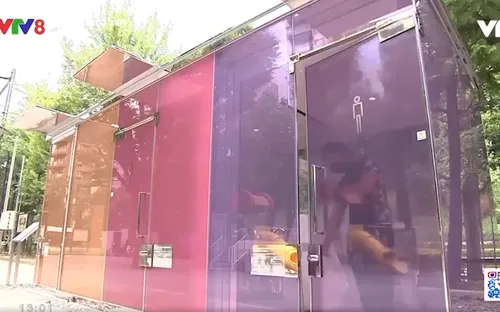 Nhà vệ sinh "trong suốt" tại Nhật Bản