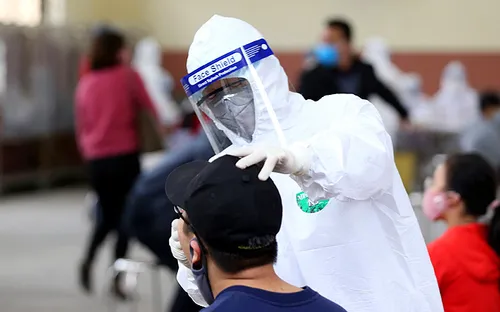 "Tấn công" COVID-19 - "vũ khí" lợi hại nhất là sự đồng lòng chống dịch