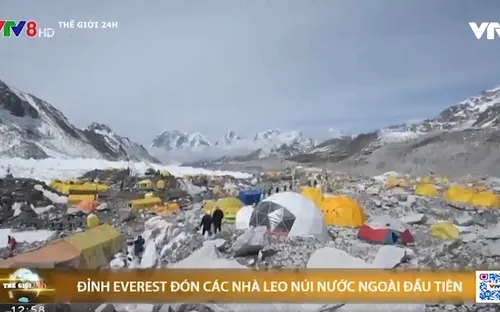 COVID-19: Everest đón các nhà leo núi trở lại sau 1 năm đóng cửa vì dịch