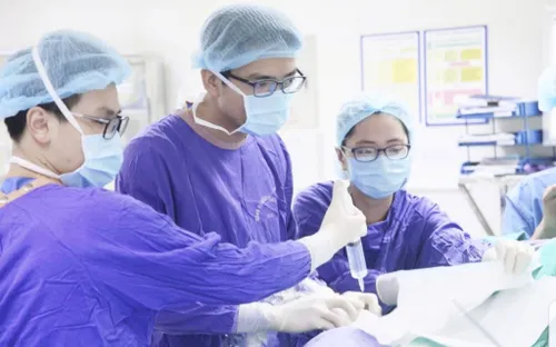 Tự ý bỏ thuốc chống đông, người bệnh may mắn được can thiệp kịp thời