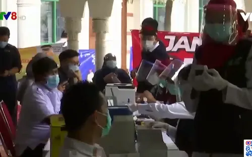 COVID-19: Indonesia bắt đầu chương trình tiêm chủng tư nhân