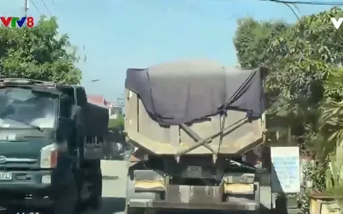 Công an Quảng Nam tăng cường kiểm tra xe ben chở vật liệu xây dựng