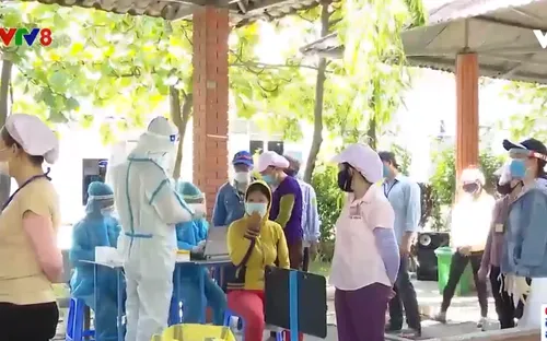 Đà Nẵng: Lấy mẫu xét nghiệm COVID-19 cho công nhân khu công nghiệp