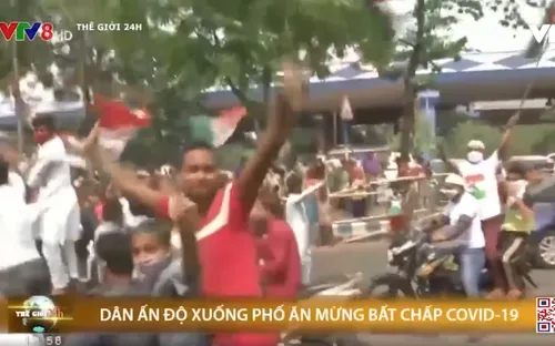 COVID-19: người dân Ấn Độ xuống phố ăn mừng bất chấp dịch đang hoành hành