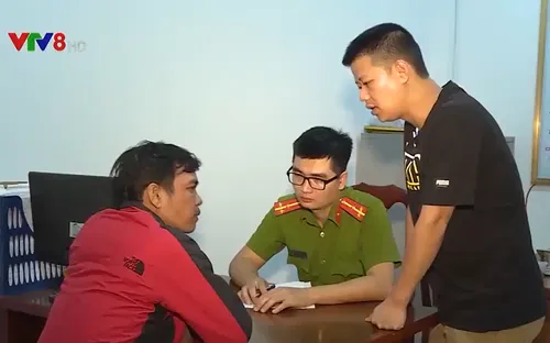 Xử lý 4 đối tượng say xỉn đánh tài xế và chống đối Công an