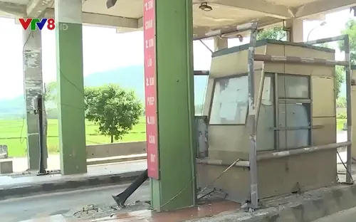 Nguy hiểm từ trạm thu phí bỏ hoang