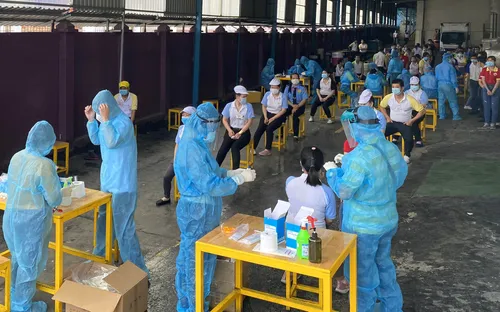 Phát hiện 2 trường hợp dương tính với SARS-CoV-2 ở Bình Chánh qua khám sàng lọc