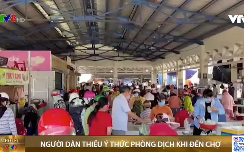 Người dân Tuy Hoà thiếu ý thức chống dịch khi đi chợ