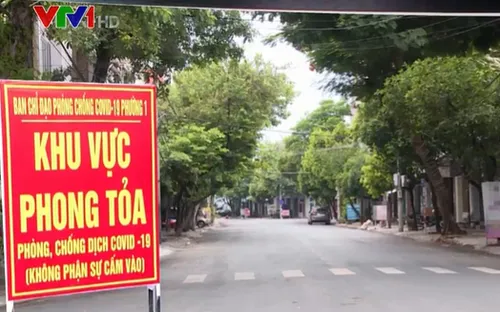 Đường phố Tuy Hòa (Phú Yên) vắng vẻ trong ngày đầu giãn cách xã hội