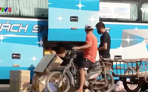 Ngăn chặn nguy cơ lây lan dịch COVID-19 từ các điểm bốc xếp hàng hoá của xe tải đường dài
