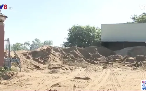 Bãi tập kết cát sạn trái phép ngang nhiên hoạt động tại Đà Nẵng