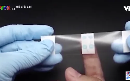 Sạc điện thoại bằng mồ hôi tay