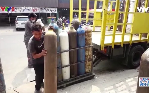 Nạn đầu cơ oxy cướp cơ hội sống của bệnh nhân COVID-19 tại Indonesia