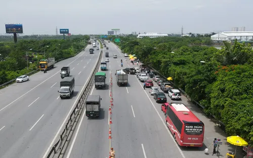 Hà Nội tăng cường kiểm tra, xử nghiêm phương tiện "luồng xanh" giả