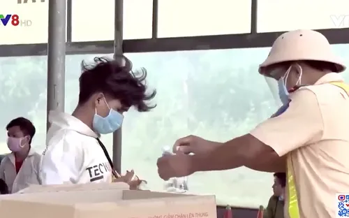 Kon Tum hỗ trợ người dân từ vùng dịch đi qua địa bàn