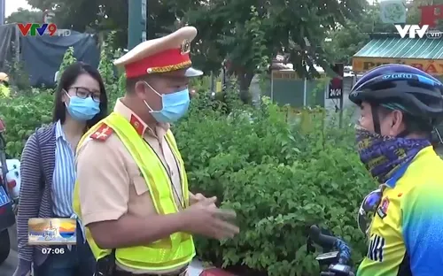 Lợi dụng mùa dịch vắng vẻ chạy sai làn đường