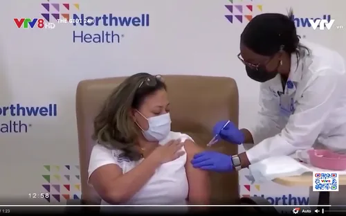 Pfizer và Moderna kiếm hàng tỉ USD từ mũi tiêm liều thứ 3 ngừa COVID-19