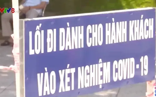 Cửa khẩu Quốc tế Lao Bảo xét nghiệm COVID-19 cho tất cả lái xe vào Quảng Trị