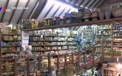 Bộ sưu tập gần 60.000 chiếc hộp thiếc