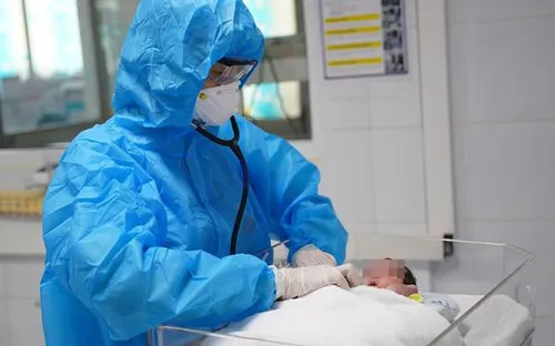 6 dấu hiệu trẻ mắc COVID-19 chuyển nặng cần đưa tới bệnh viện