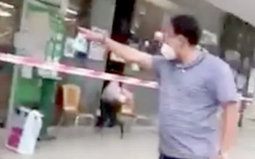 Người đàn ông xưng "Ban chỉ đạo Quận 7" gây náo loạn siêu thị