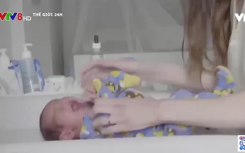 Cậu bé chào đời trong vụ nổ kinh hoàng tại thủ đô Beirut của Li Băng tròn 1 tuổi