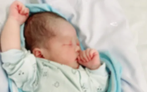 Em bé thứ 6 chào đời từ mẹ mắc COVID-19 tại Bệnh viện Bệnh nhiệt đới Trung ương