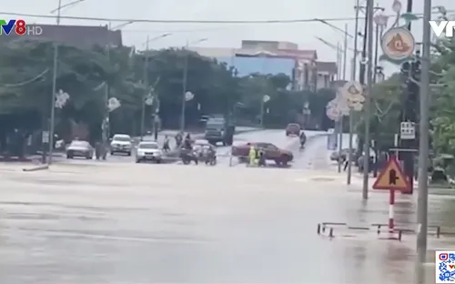 Hà Tĩnh: Mưa to gây chia cắt tuyến Quốc lộ 1A