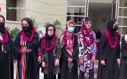 Đội bóng đá nữ Afghanistan trốn ra nước ngoài