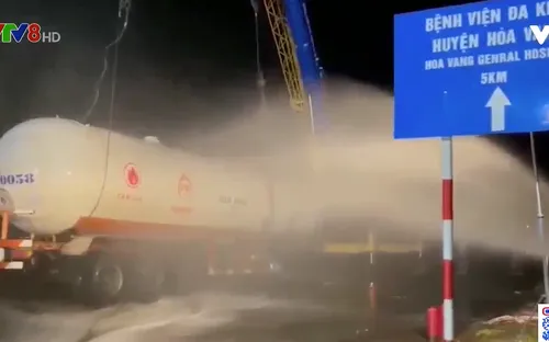 Đà Nẵng cứu hộ thành công xe bồn chở 20 tấn gas bị lật