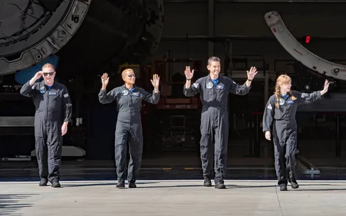 Các “du khách vũ trụ” đầu tiên chia sẻ gì khi trở lại Trái Đất?