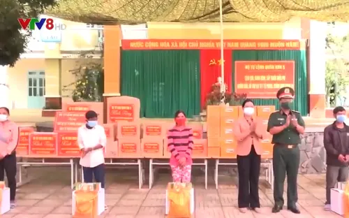 Quân khu 5 tặng quà và khám chữa bệnh tại Khánh Hòa