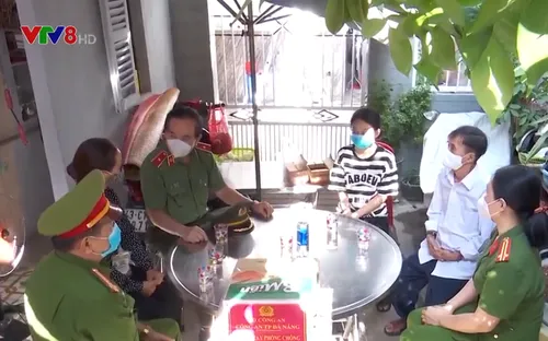 Công an TP Đà Nẵng trao tặng 2.000 phần quà cho các hộ nghèo