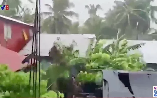 Philippines tìm kiếm 18 ngư dân mất tích do bão Côn Sơn