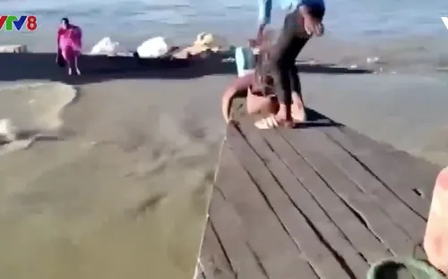 Chìm tàu chở hơn 100 người tại Ấn Độ