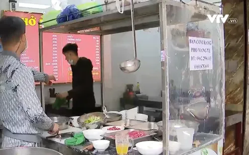 Đóng mở theo cấp độ dịch, nhiều hộ kinh doanh tại Hà Nội bán hàng trong bất an