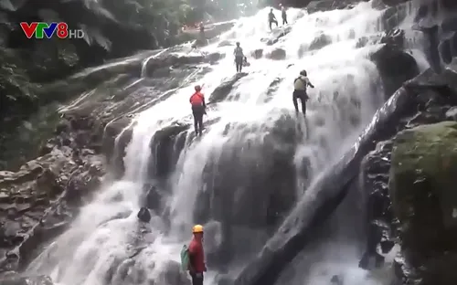 Khám phá thác Tóc Tiên, rừng Động Châu