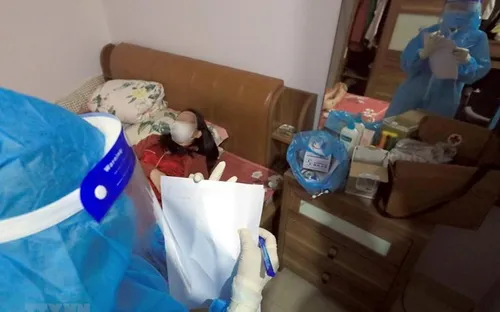 Hà Nội tăng cường chăm sóc người mắc COVID-19