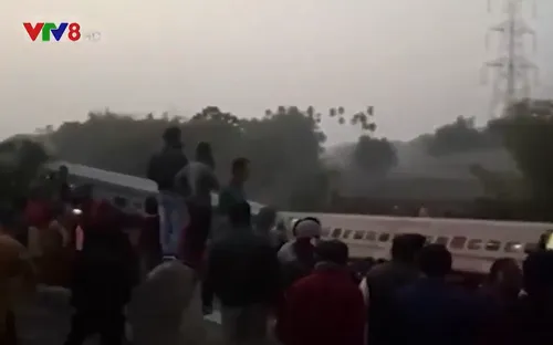 Ấn Độ: Tàu hỏa trật đường ray, nhiều người thiệt mạng