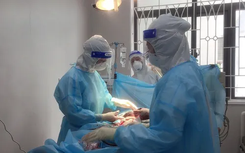 Hòa Bình: Bé sơ sinh đầu tiên ra đời tại Khu điều trị bệnh nhân COVID-19 nặng