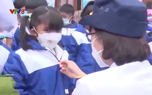 "Đông ấm - Xuân yêu thương" cho học sinh nghèo vùng biên giới Quảng Nam