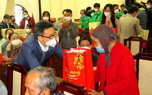 Lãnh đạo Đảng và Nhà nước chúc Tết tại nhiều địa phương