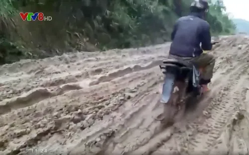 Quảng Ngãi: Tuyến đường độc đạo bị băm nát